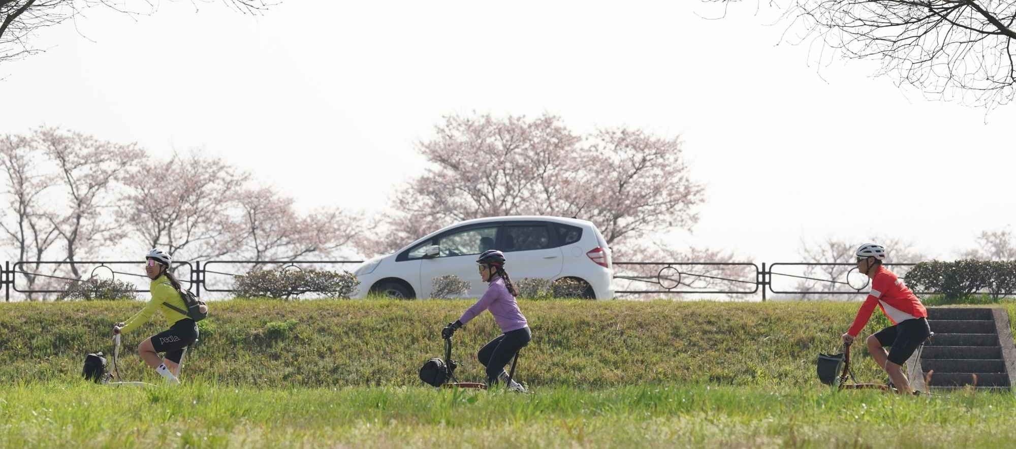 台灣騎法在日本會被抓！2026日本單車「青切符」新規：戴耳機、單手撐傘通通當場開罰！